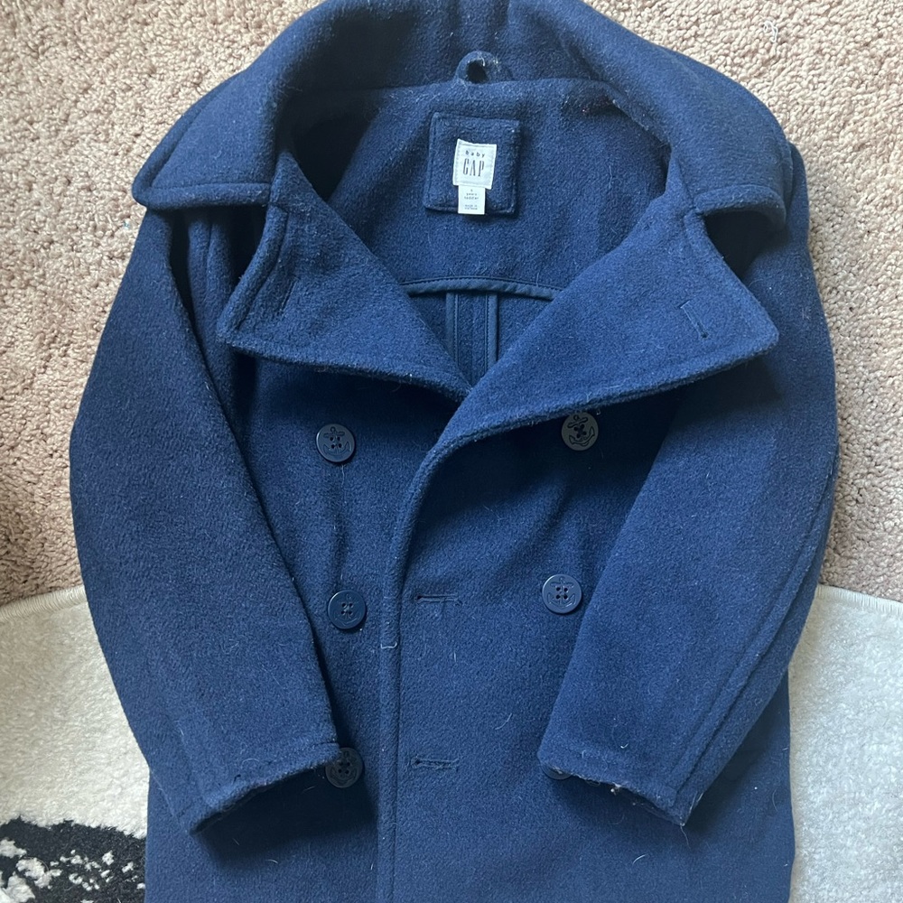Boys 5T gap coat. Good condition